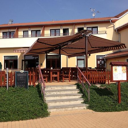 Active Wellness hotel U zlaté rybky Vyškov Exteriér fotografie